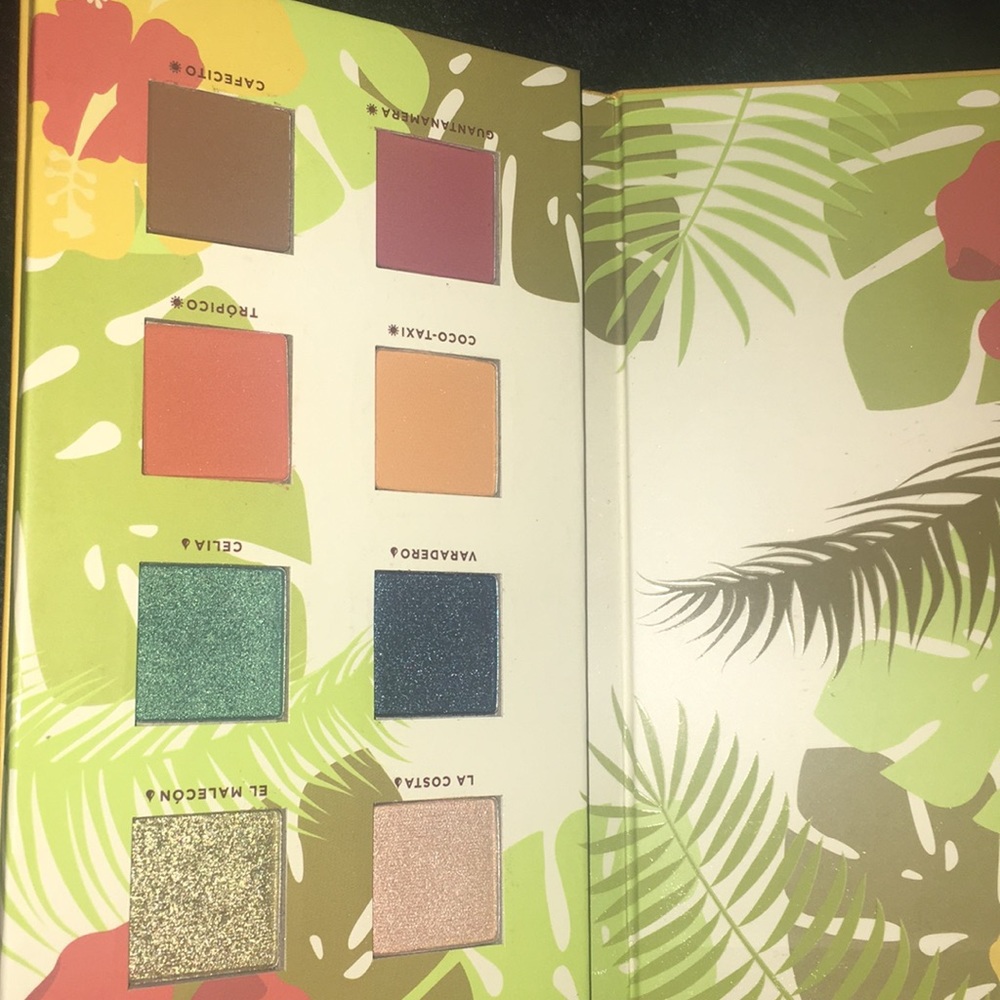Alamar cosmetics eye shadow pallet